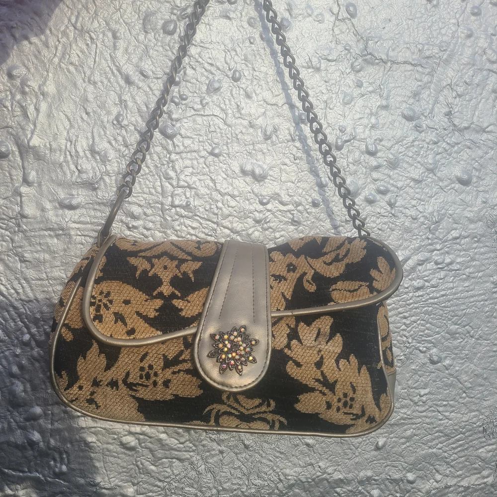 Tapestry Purse - Picture 3 of 5